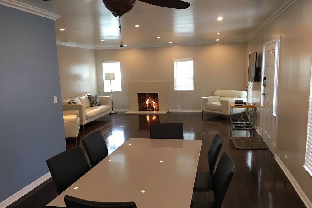 Photo of Livingroom in Lakewood Village