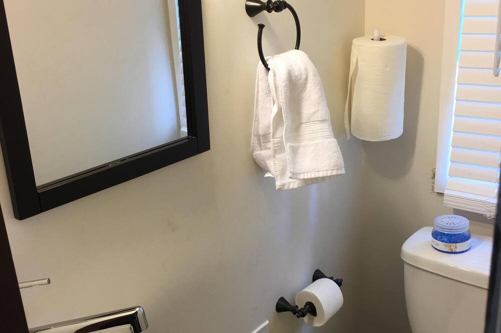 Photo of Bathroom in Lakewood Village