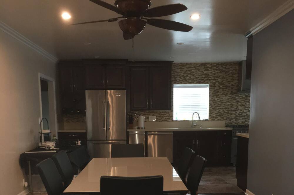 Photo of Livingroom in Lakewood Village