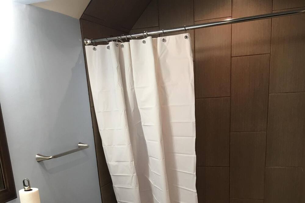 Photo of Bathroom in Lakewood Village