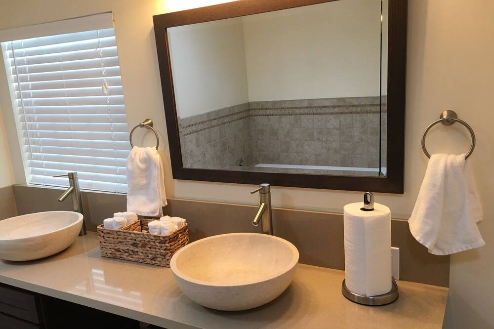 Photo of Bathroom in Lakewood Village