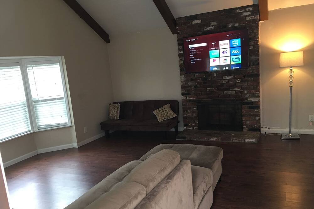 Photo of Livingroom in Lakewood Village
