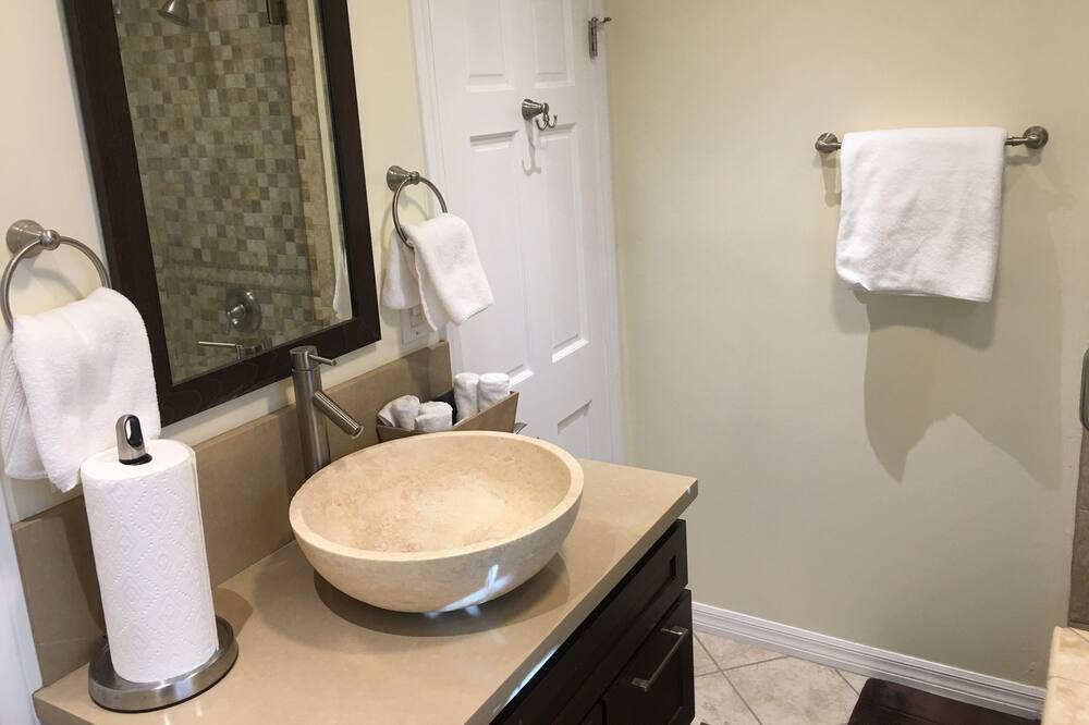 Photo of Bathroom in Lakewood Village