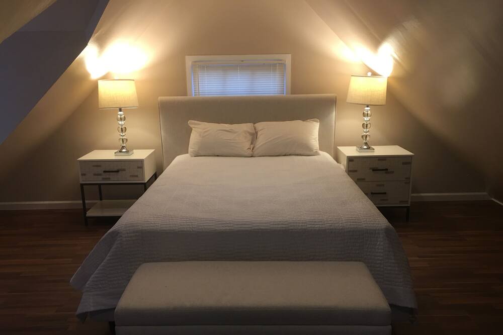 Photo of Bedroom in Lakewood Village