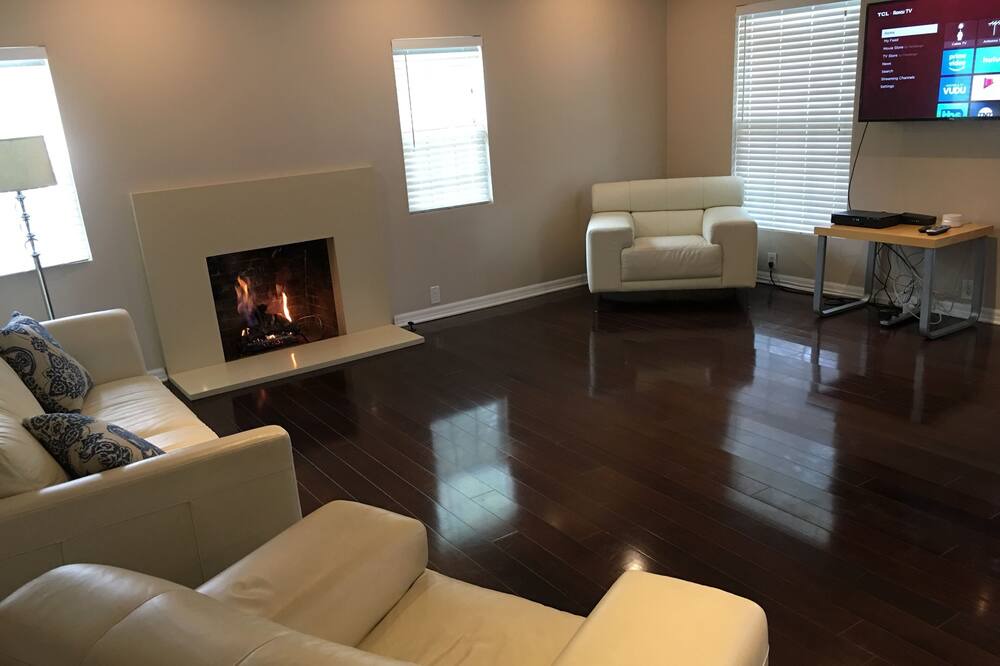 Photo of Livingroom in Lakewood Village