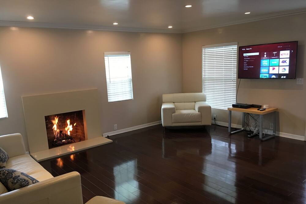 Photo of Livingroom in Lakewood Village