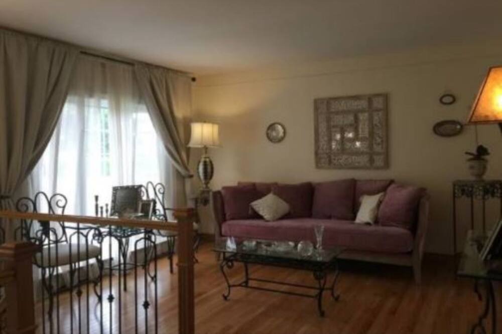 Photo of Livingroom in Vaudreuil