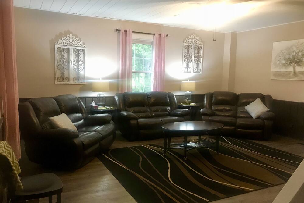 Photo of Livingroom in Ashburn