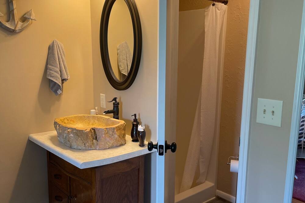 Photo of Bathroom in Bean Station