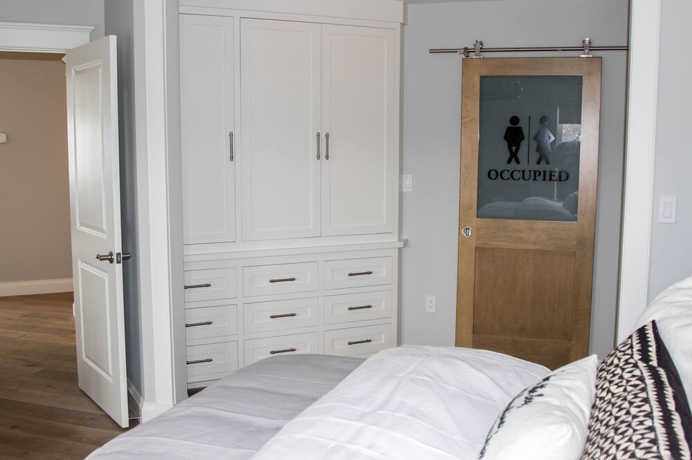Photo of Bedroom in Queens Square
