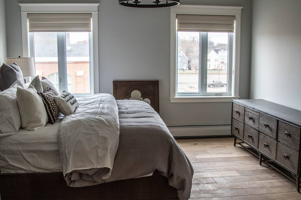 Photo of Bedroom in Queens Square