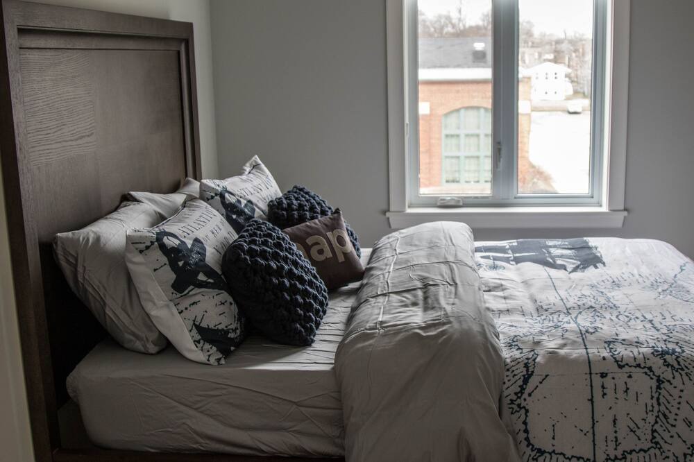 Photo of Bedroom in Queens Square