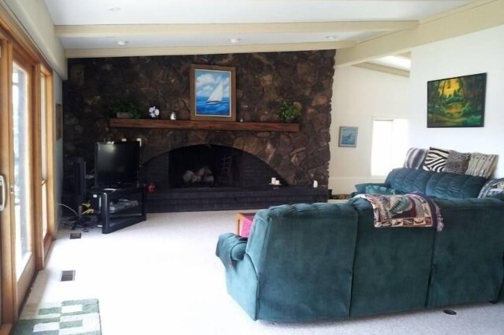 Photo of Livingroom in Powers Lake