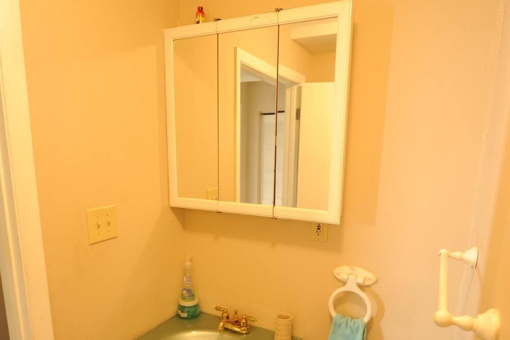 Photo of Bathroom in Suwannee