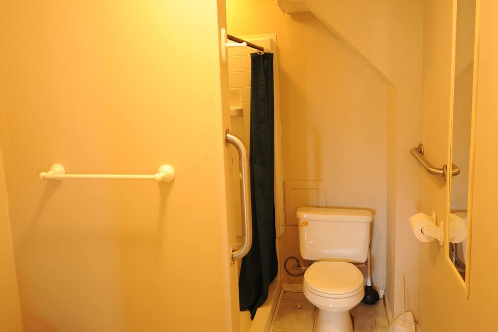 Photo of Bathroom in Suwannee