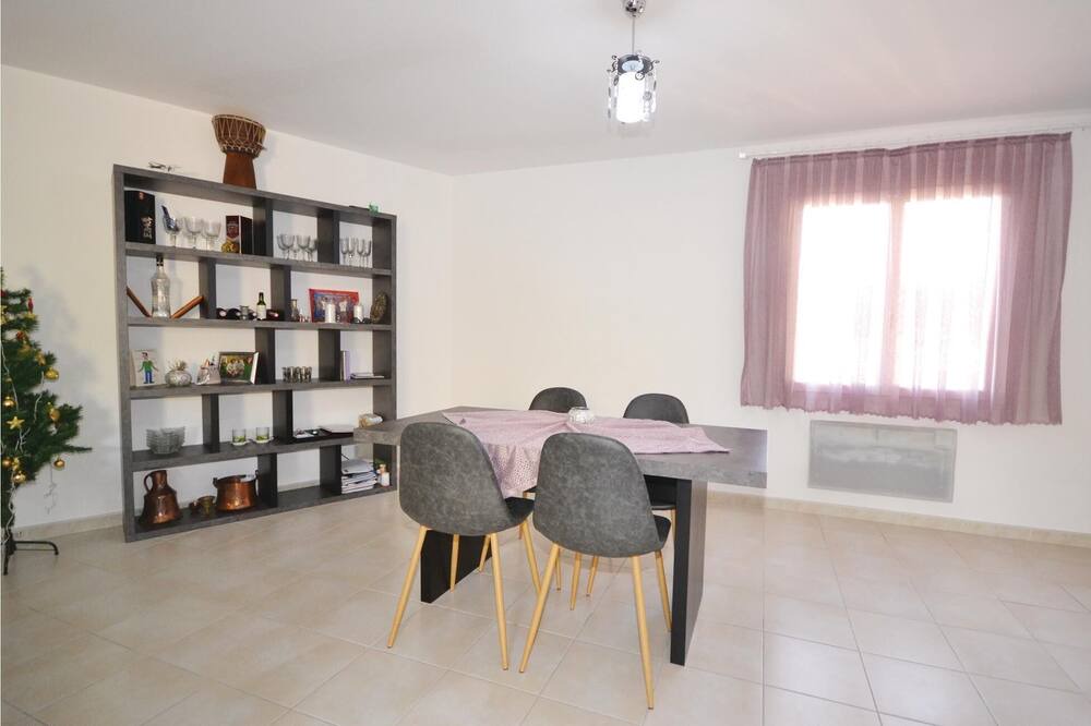 Photo of Bedroom in Loriol-du-Comtat