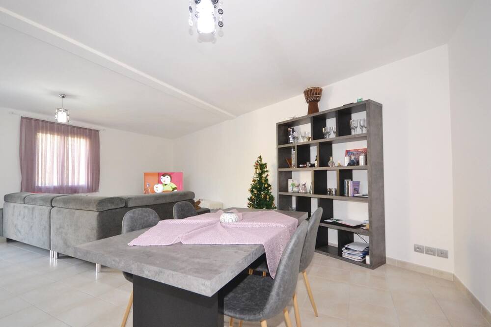 Photo of Bedroom in Loriol-du-Comtat