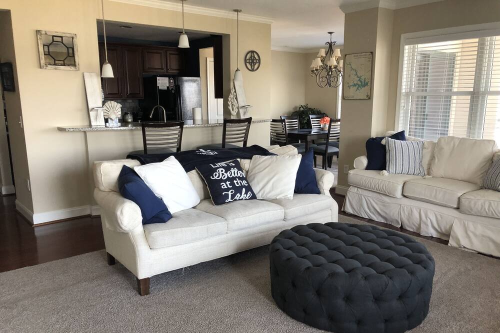 Photo of Livingroom in Westlake Corner