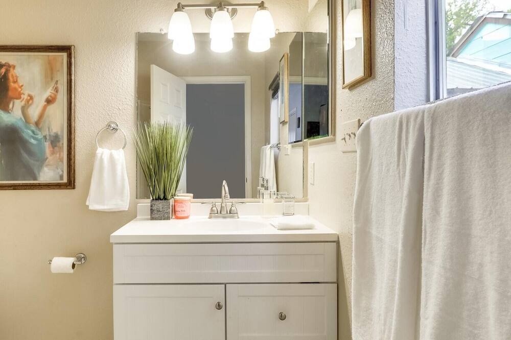 Photo of Bathroom in Cherrywood