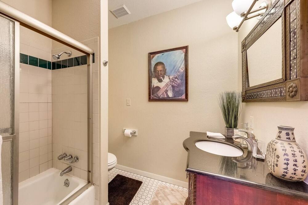 Photo of Bathroom in Cherrywood