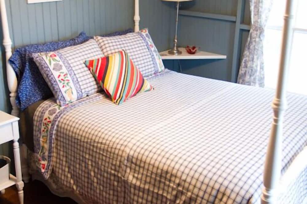 Photo of Bedroom in Westbrook Center