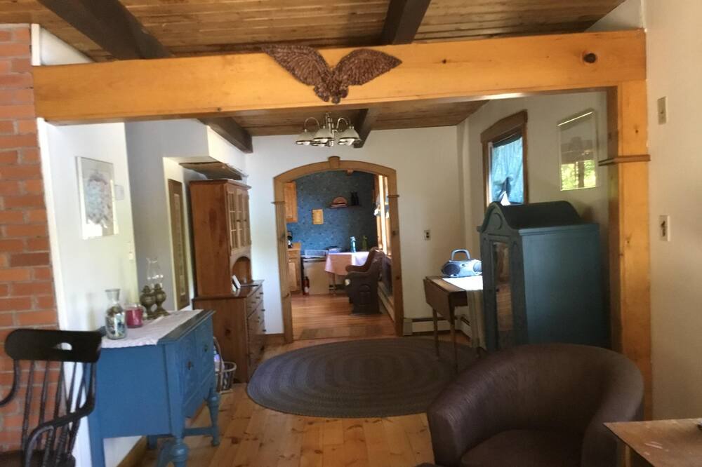 Photo of Livingroom in East Wakefield