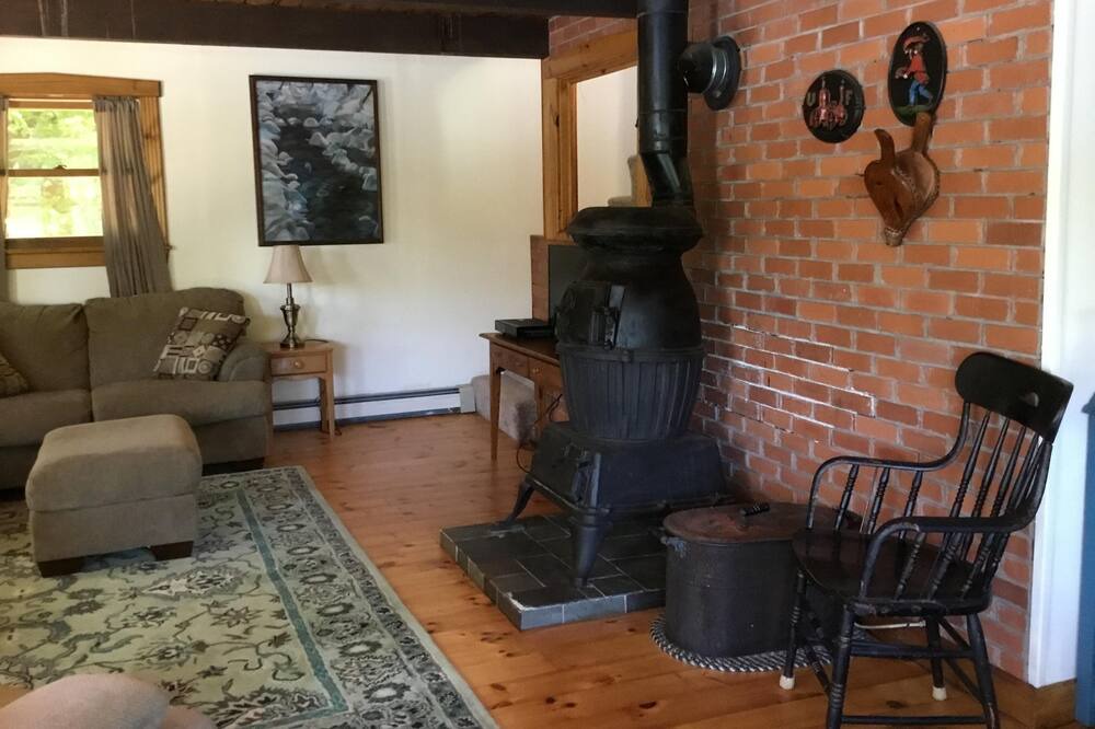 Photo of Livingroom in East Wakefield