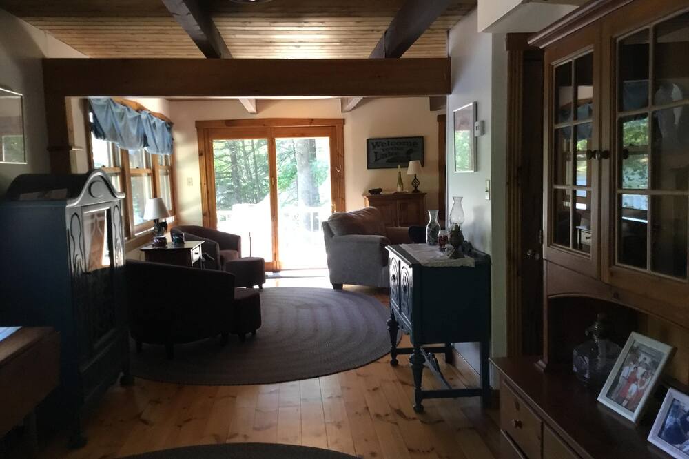Photo of Livingroom in East Wakefield