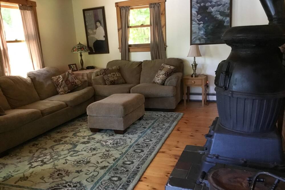 Photo of Livingroom in East Wakefield