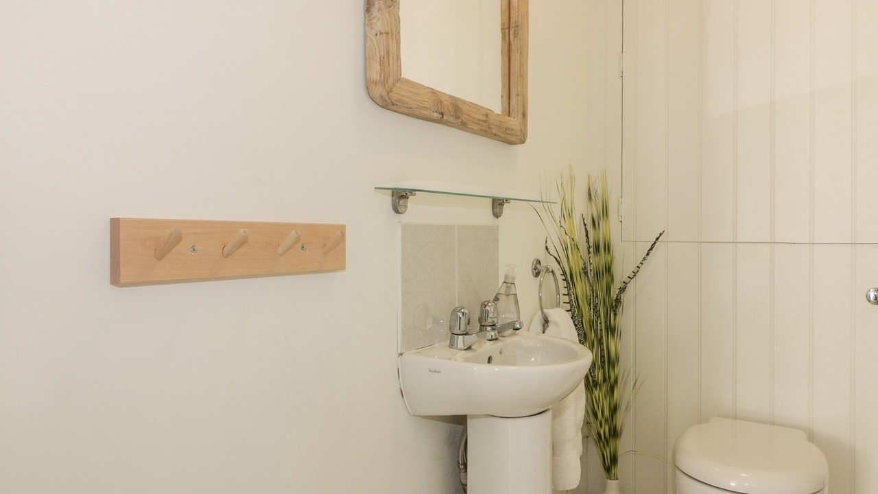 Photo of Bathroom in Crantock