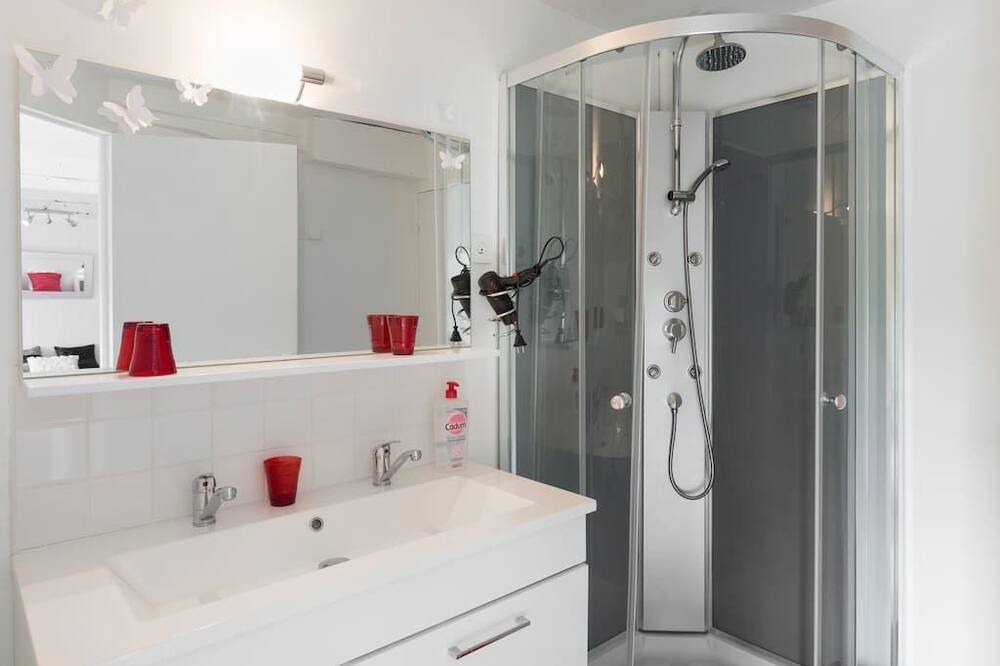 Photo of Bathroom in Corseul