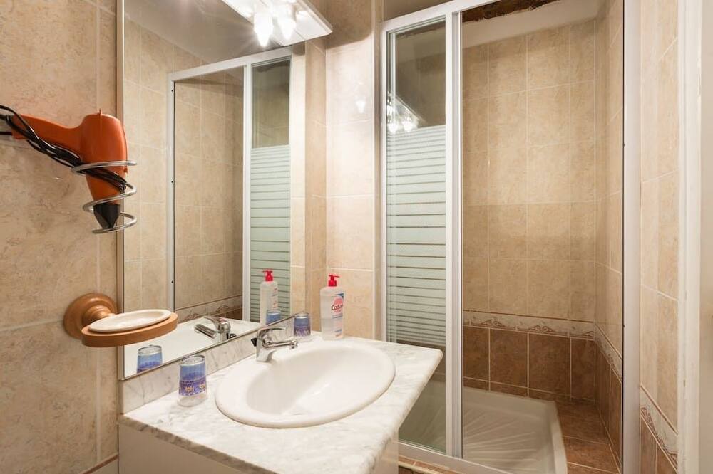 Photo of Bathroom in Corseul
