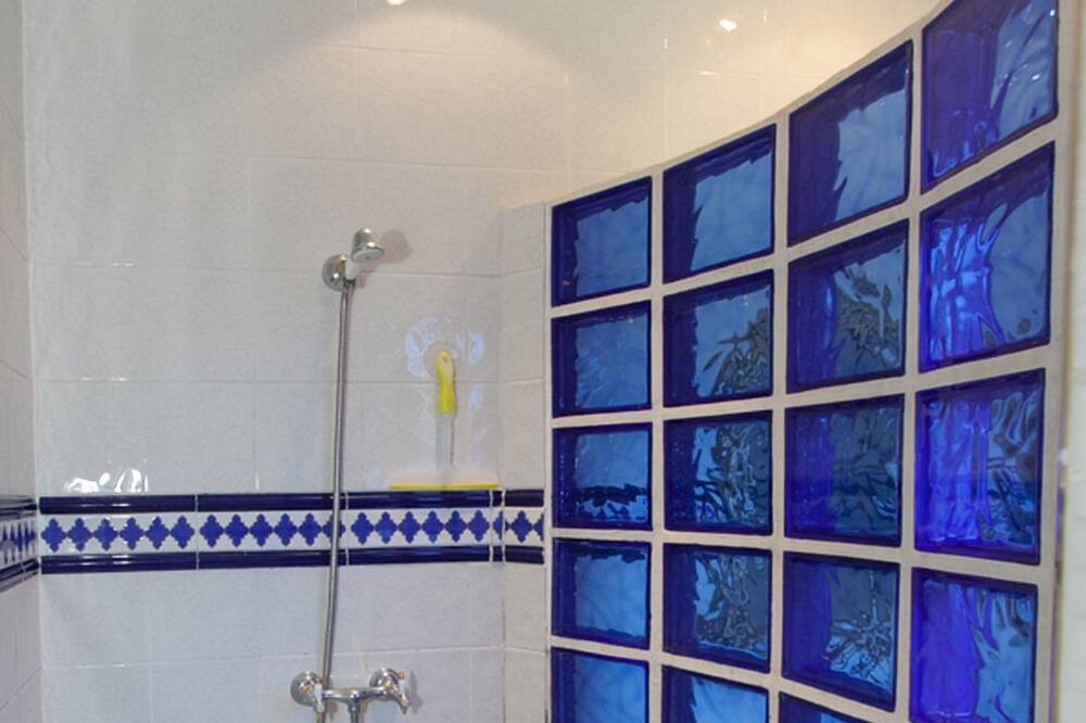 Photo of Bathroom in Corseul