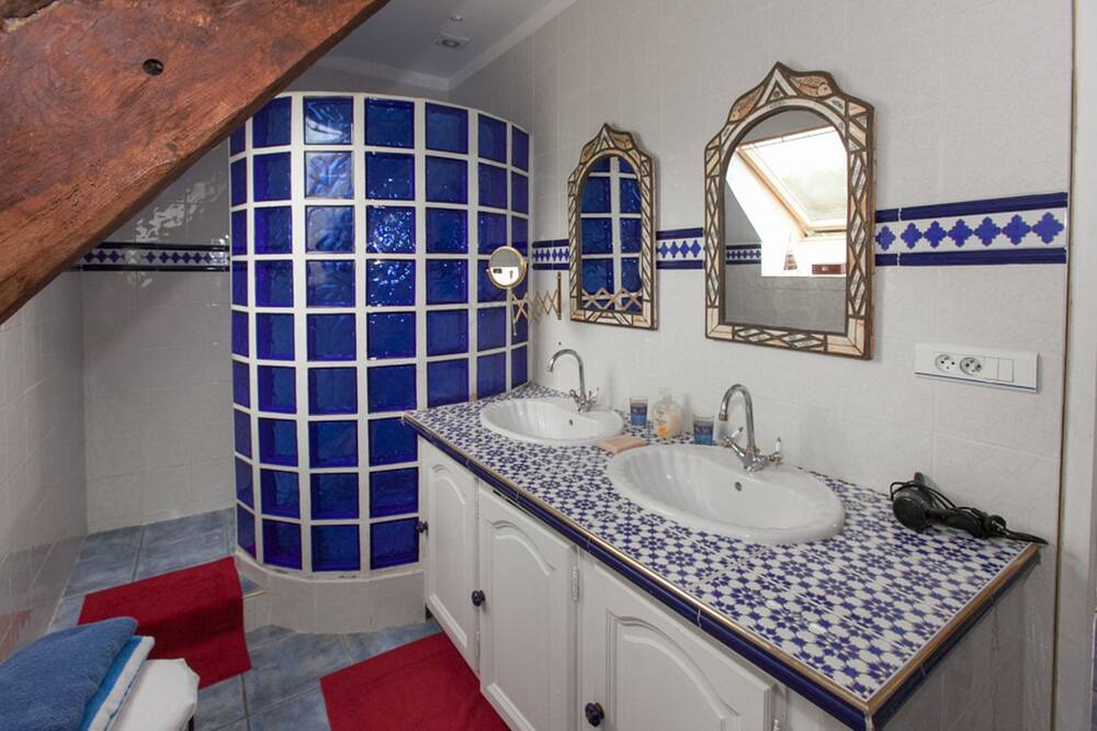 Photo of Bathroom in Corseul