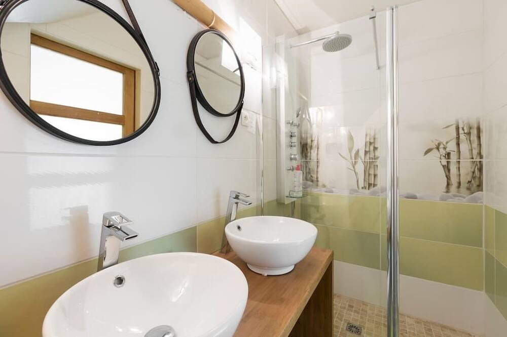 Photo of Bathroom in Corseul