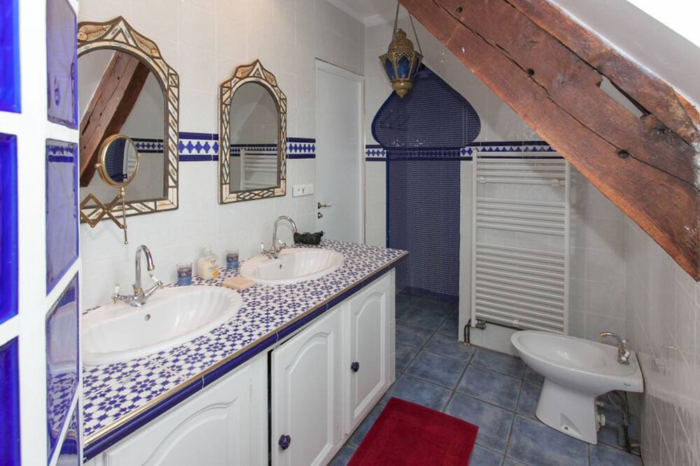 Photo of Bathroom in Corseul