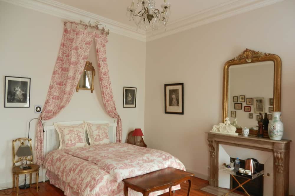 Photo of Bedroom in Saint-Jean-d'Angely