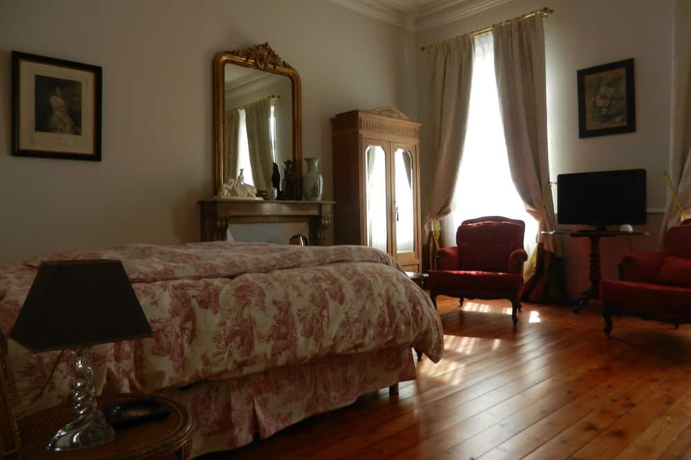 Photo of Bedroom in Saint-Jean-d'Angely