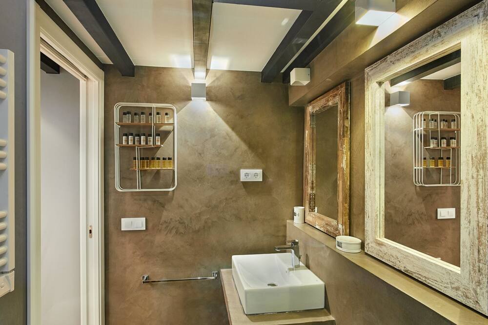 Photo of Bathroom in El Parc i la Llacuna del Poblenou