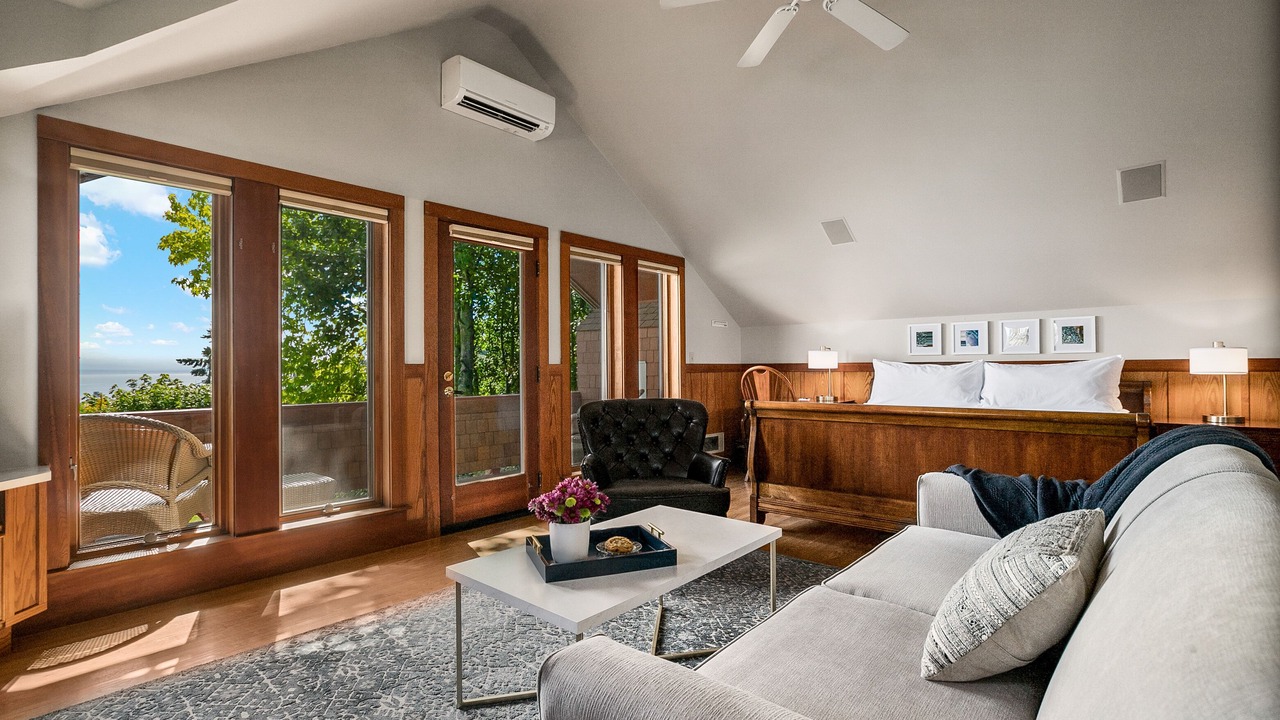 Photo of Livingroom in Langley