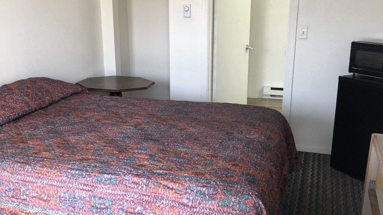 Photo of Bedroom in Outlook