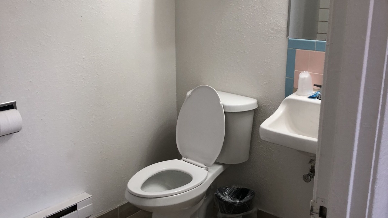 Photo of Bathroom in Outlook