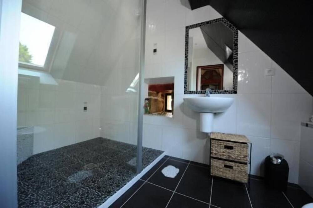 Photo of Bathroom in Nostang