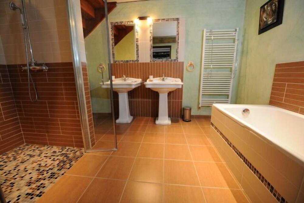 Photo of Bathroom in Nostang