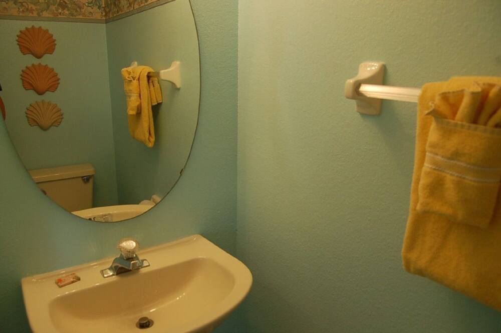 Photo of Bathroom in Lindfields