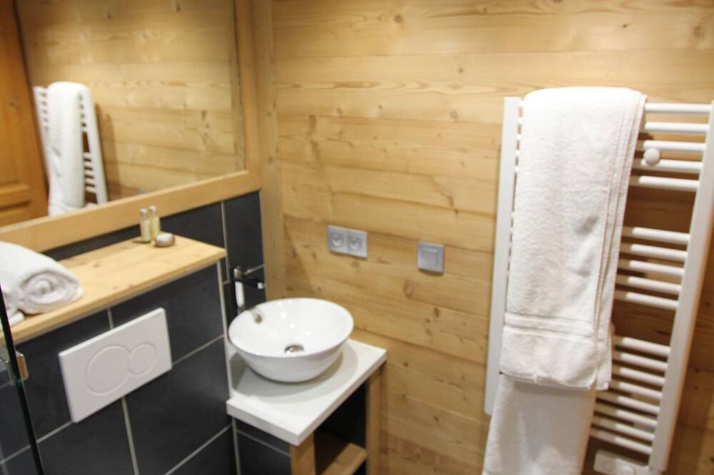 Photo of Bathroom in Arc-2000