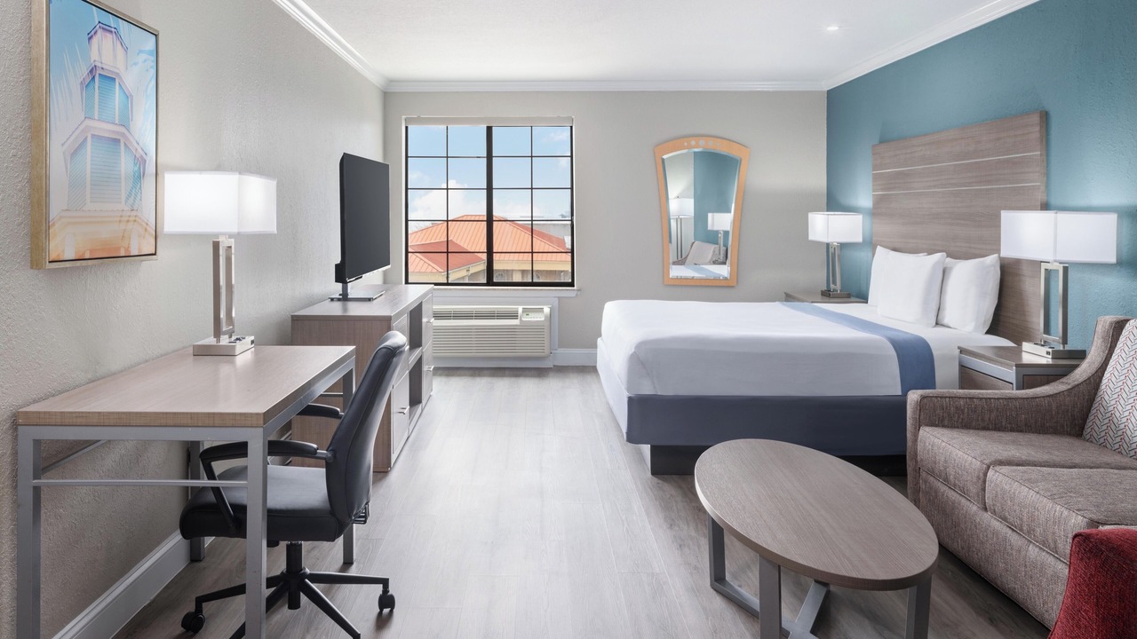 Photo of Bedroom in El Lago