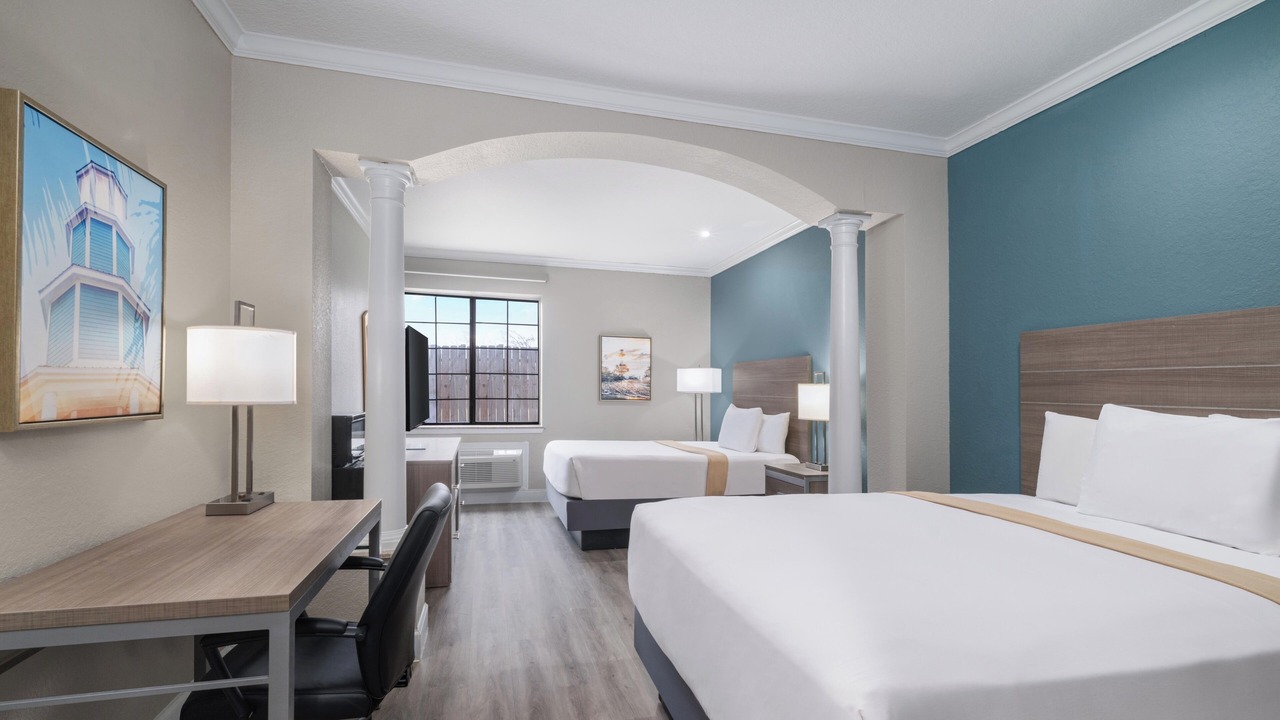 Photo of Bedroom in El Lago