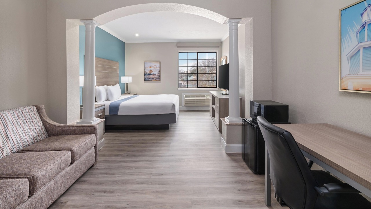 Photo of Bedroom in El Lago