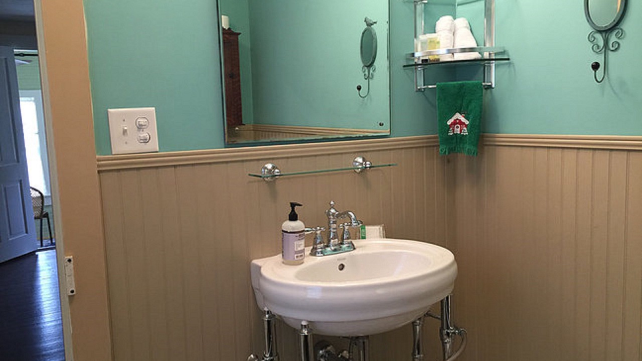 Photo of Bathroom in Brooksville